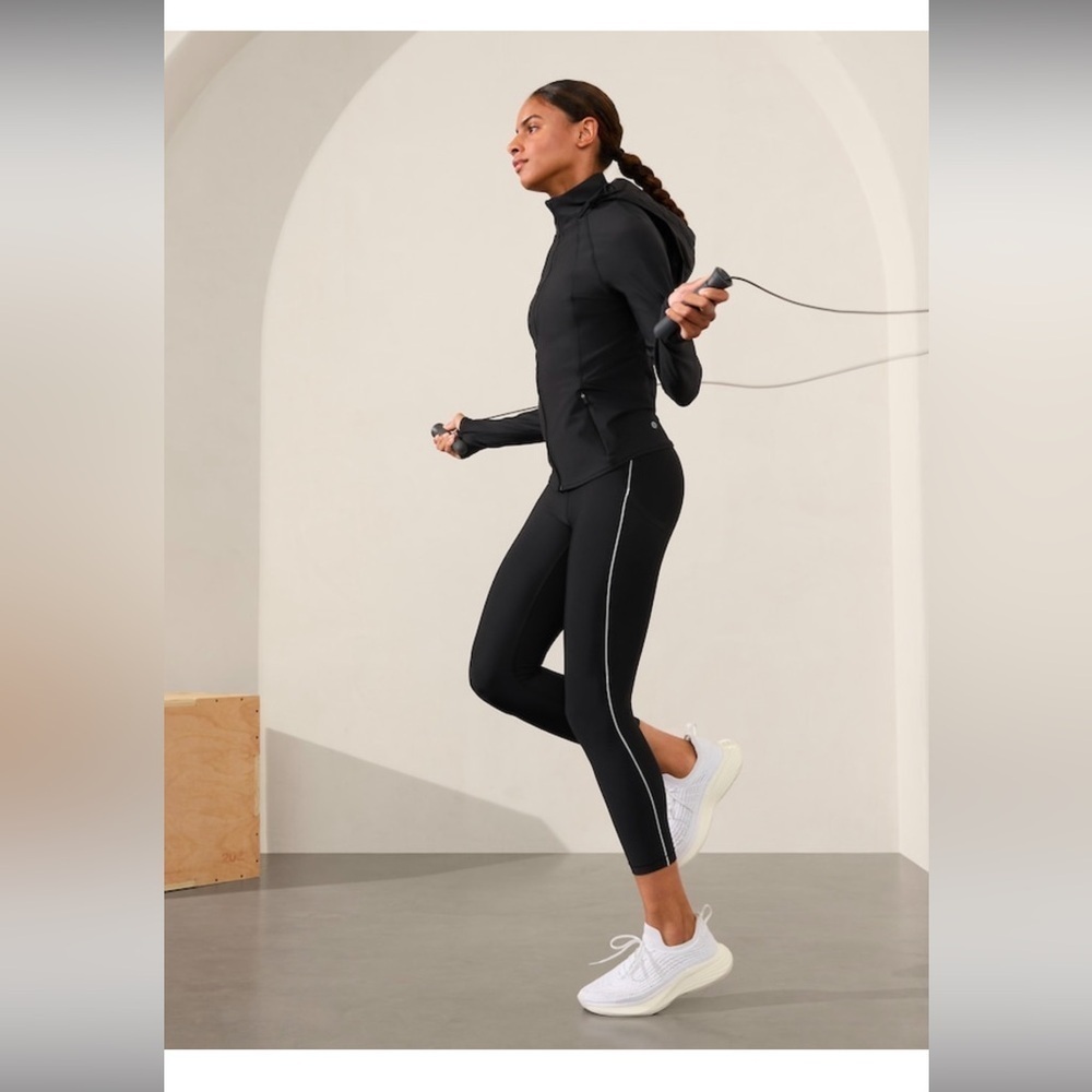 NWT Athleta Interval Jacket Size Small.